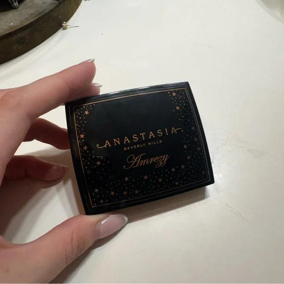 Anastasia Beverly Hills Amrezy Highlighter - Picture 5 of 5